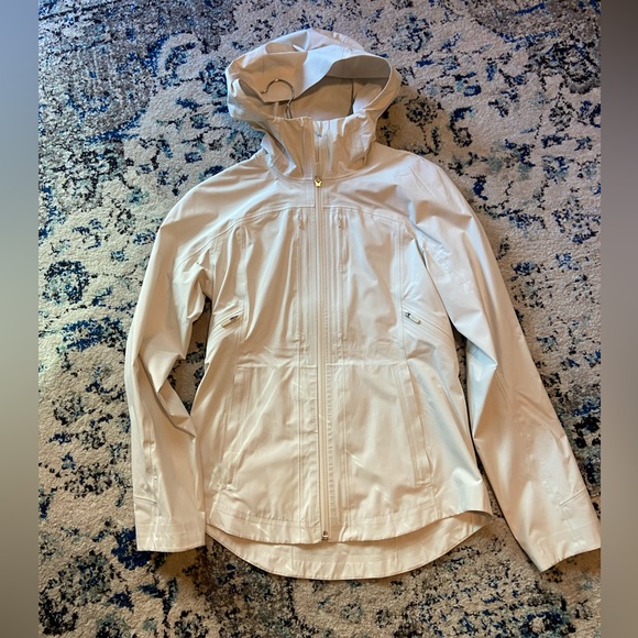 lululemon athletica Jackets & Blazers - Lululemon womens size 4 white raincoat